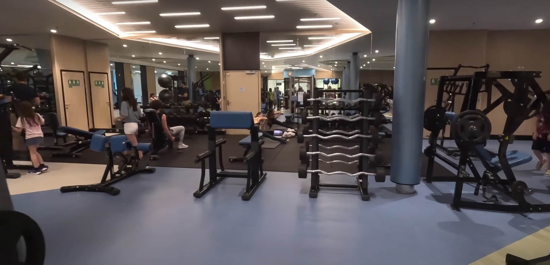 A gym with several equipment

Description automatically generated with medium confidence