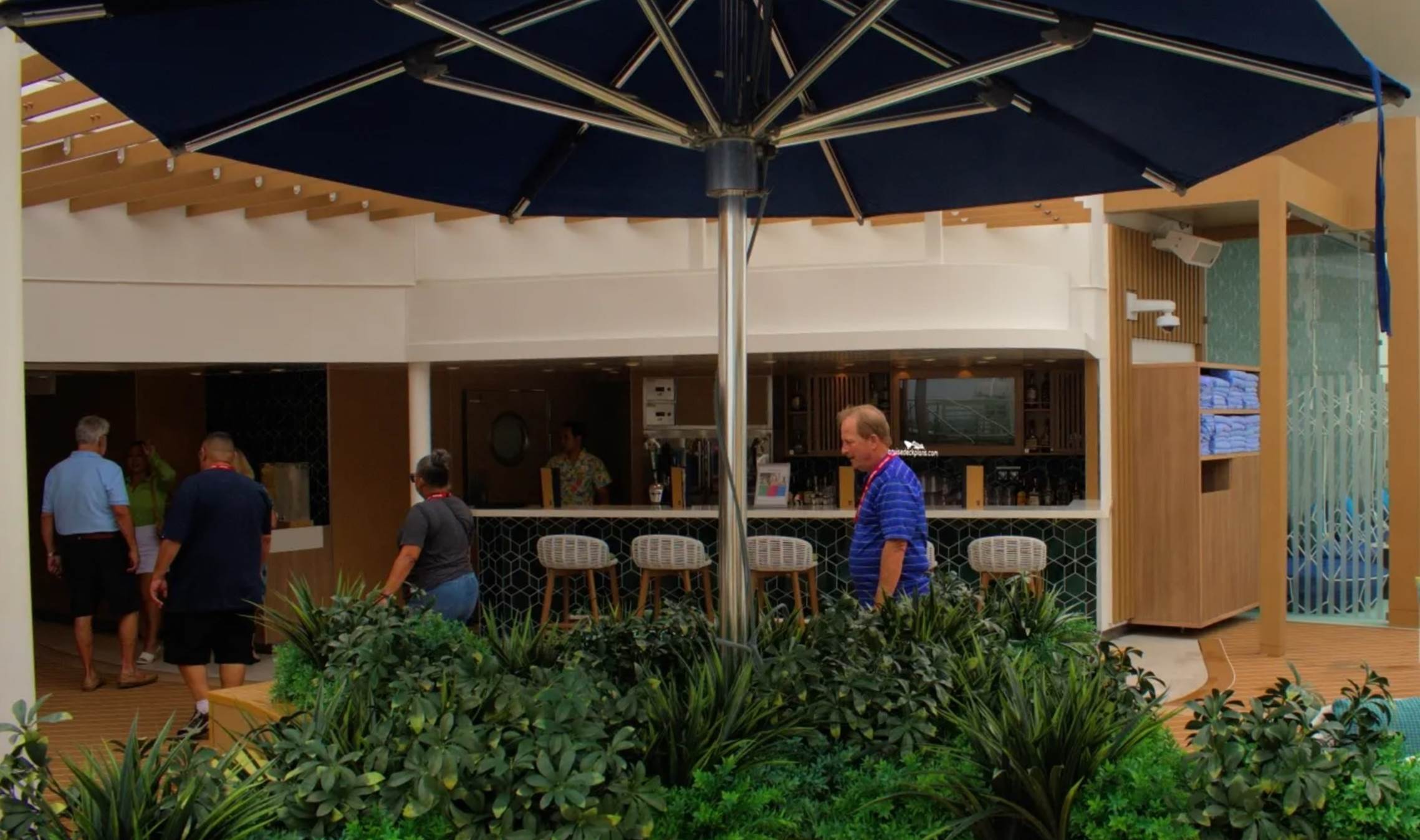 People standing under an umbrella

Description automatically generated